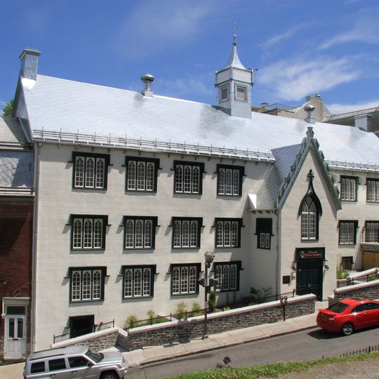 Maison Loyola / édifice de l'école nationale