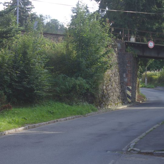 Železniční most přes silnici II/110 v Sázavě