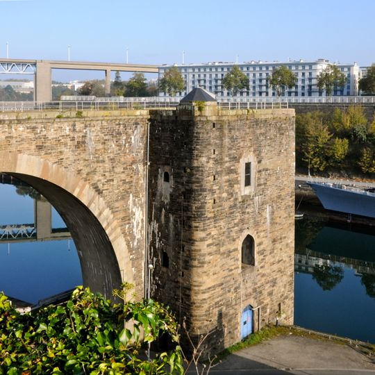 Viaduc de la grue revolver du port militaire de Brest