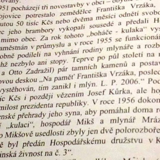 Kříž na místě komunisty zničeného mlýna u Hojovic