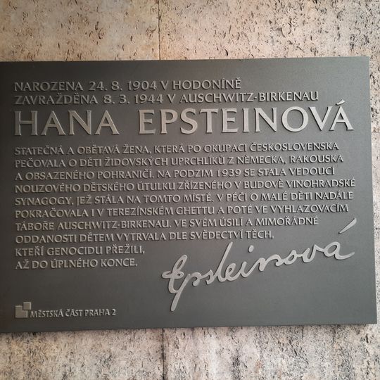 Pamětní deska Hany Epsteinové v Sázavské ulici v Praze