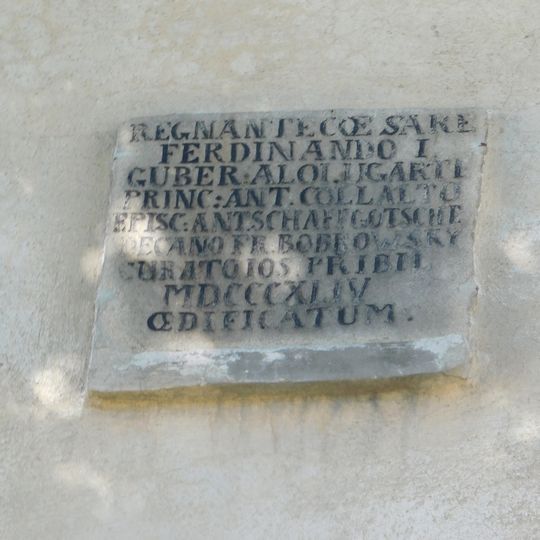 Pamětní deska na kostele v Předíně