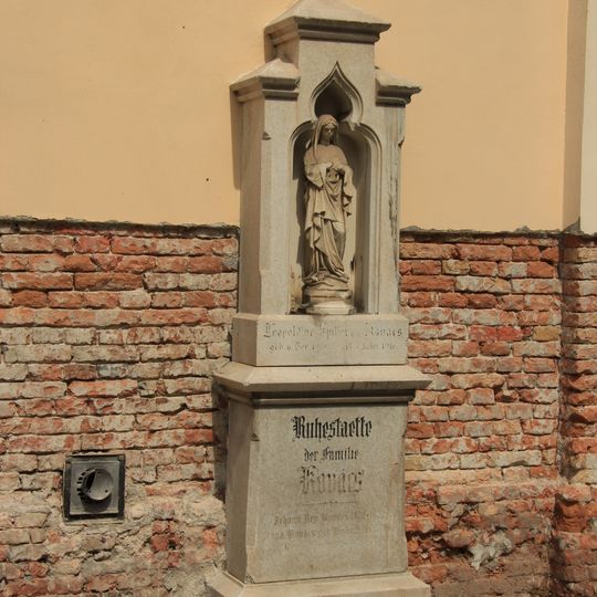 Ondrejský cintorín, náhrobník so sochou