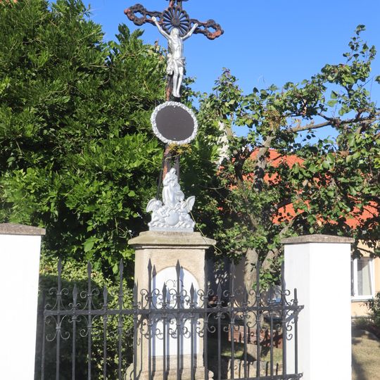 Kříž u křižovatky v Dolních Lažanech