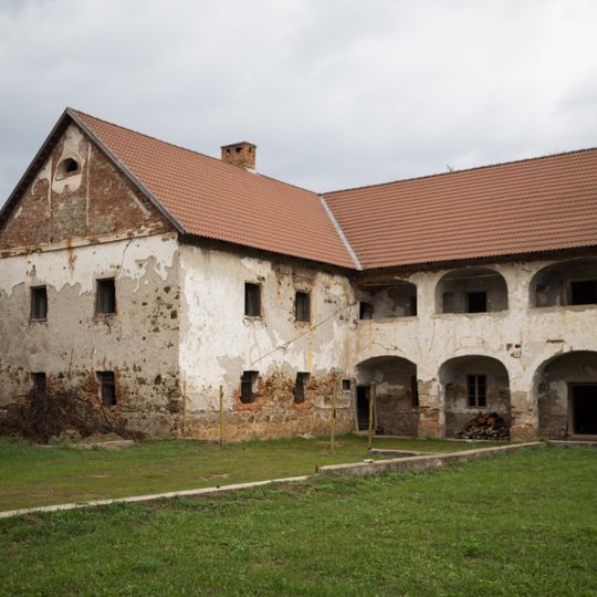 Evanjelický kostol a škola, škola