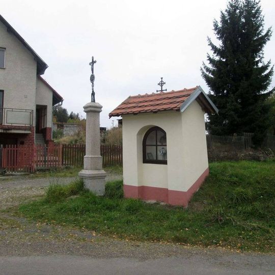 Kaplička severně od Polánky u křižovatky