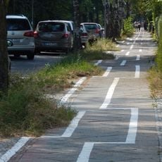 Cycle lane in Leo-Baeck-Straße