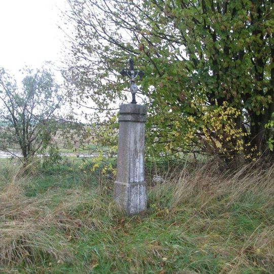 Kříž východně od Hlohové u křižovatky