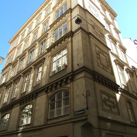 Wohn- und Geschäftshaus