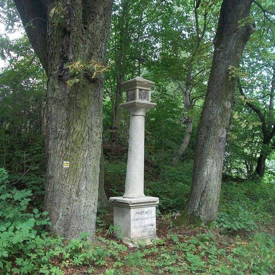 Boží muka u silnice z Mnichova do Pivoně