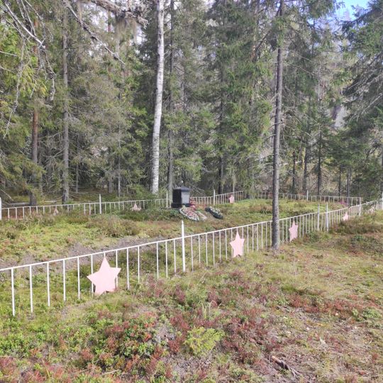 Братская могила советских воинов, погибших в боях за Родину