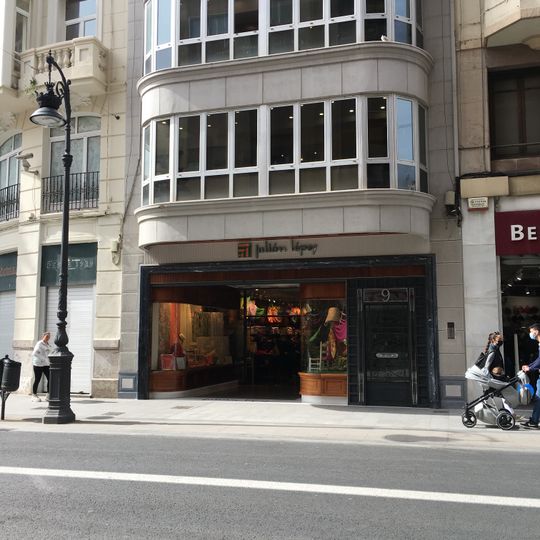 Edificio en Calle Periodista Azzati 9, Valencia