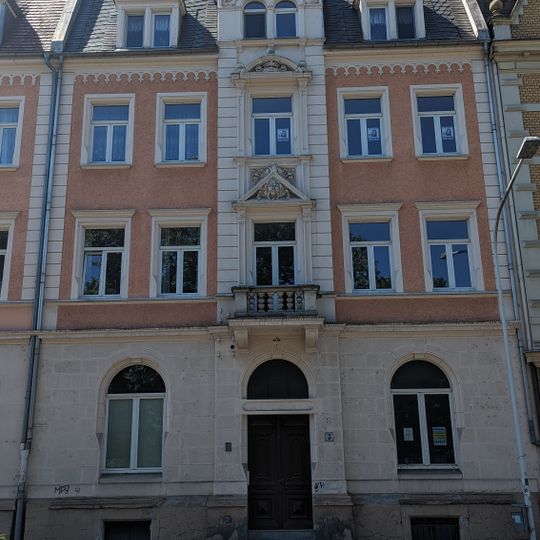 Mietshaus in geschlossener Bebauung Alexander-Puschkin-Platz 2e