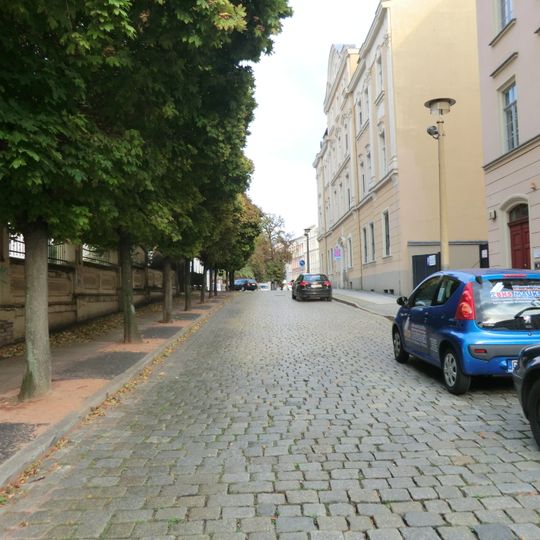Straßen der Historischen Altstadt mit Bürgersteigen und Granitpflasterungen Am Museum
