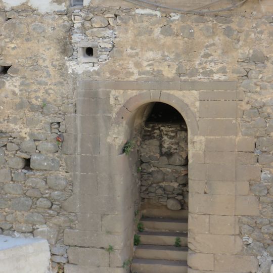 Visible tracts of Ribeira de Santa Luzia walls