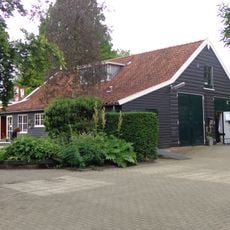 Fort Hoofddijk: Houten fortwachterswoning / voormalige genieloods