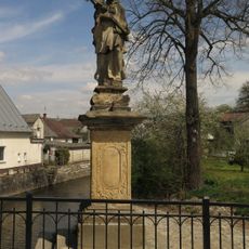 Socha svatého Jana Nepomuckého na kamenném mostu v Dlouhé Loučce