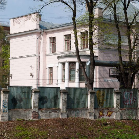 Хомутовский тупик 10 c1, Ограда