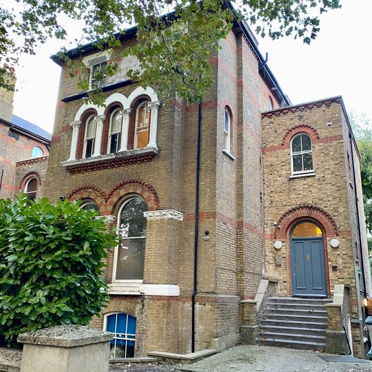 88, Highbury New Park