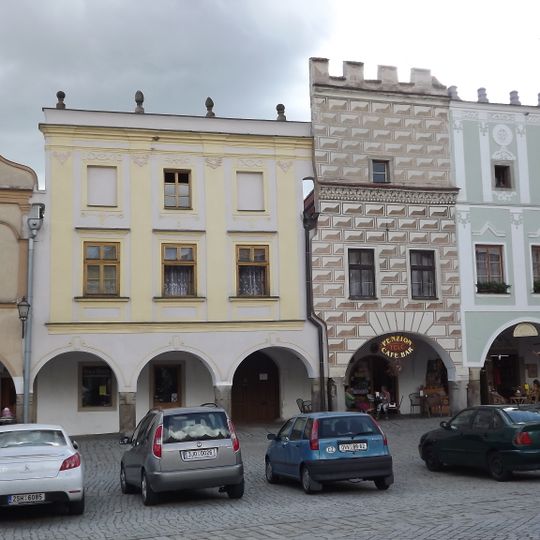 Náměstí Zachariáše z Hradce 13