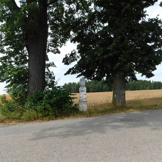 Kříž na rozcestí severovýchodně od Píště