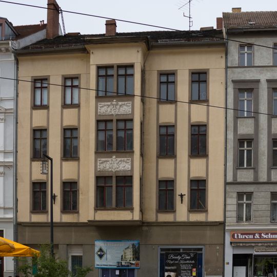 Mietshaus in geschlossener Bebauung, mit Hintergebäude Salomonstraße 41