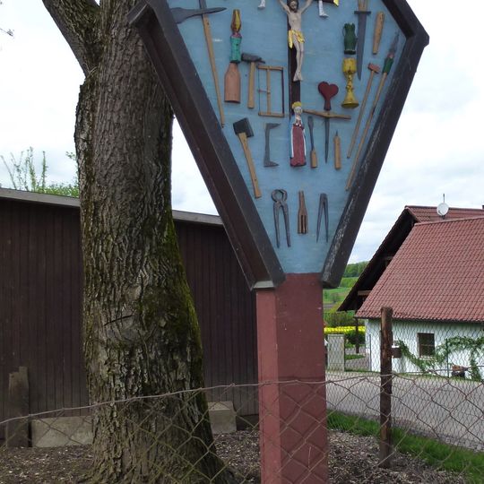 Wegkreuz mit Arma Christi