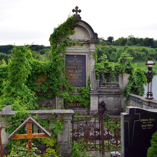 Grave Hötzl, Trautmannsdorf