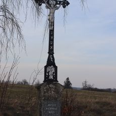 Kříž u silnice západně od Benetic