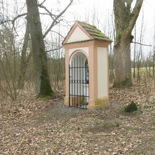 Kaplička u lesní cesty západně od Žizníkova