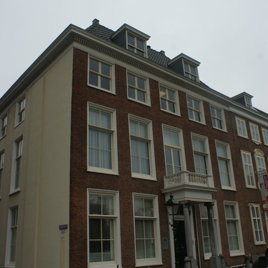 Pand onder schilddak