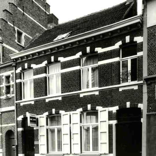 Neoclassicistisch burgerhuis aan Verbertstraat 3