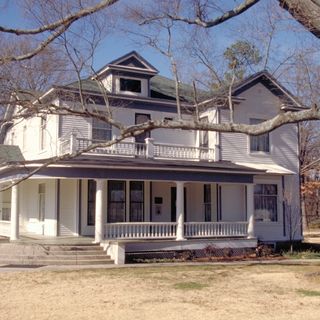 Pfeiffer House and Carriage House
