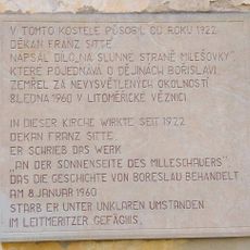 Pamětní deska Franze Sitte na kostele svaté Kateřiny v Bořislavi
