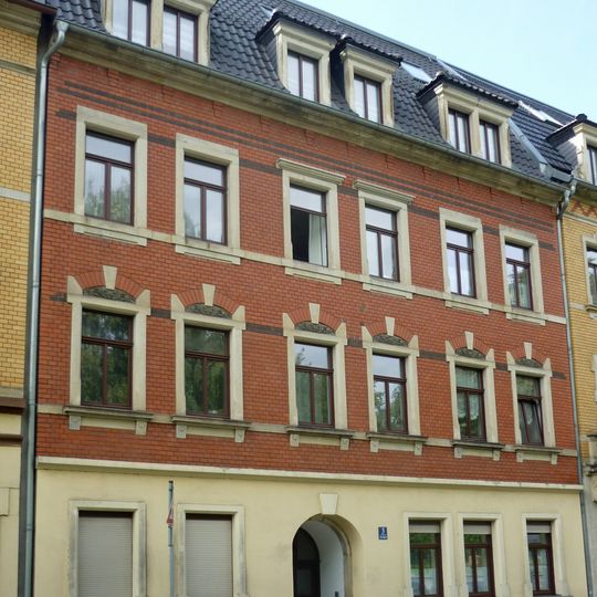 Mietshaus in geschlossener Bebauung Otto-Uhlig-Straße 3