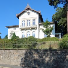 Fabrikantenvilla mit Nebengebäude und Einfriedung Güterbahnhofstraße 3