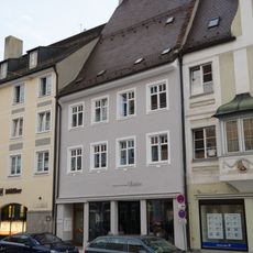 Wohn- und Geschäftshaus