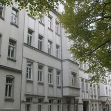 Mietshaus in geschlossener Bebauung Sebastian-Bach-Straße 18