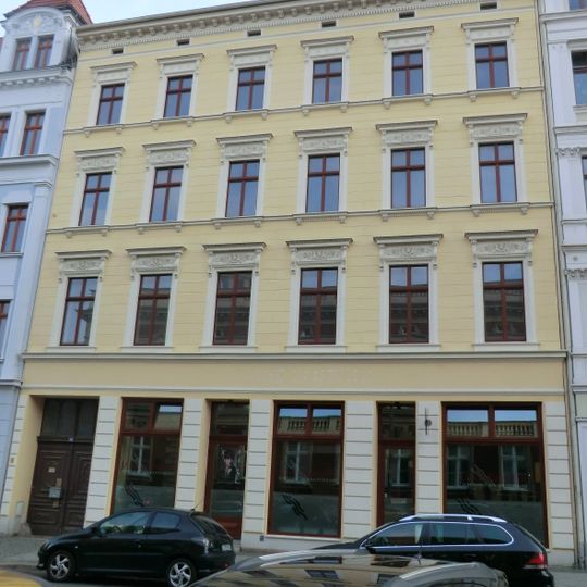 Wohnhaus in geschlossener Bebauung Peterstraße 10