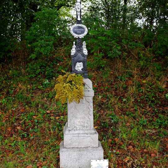 Kříž v lese u Dlouhého mlýna nad Klenčím