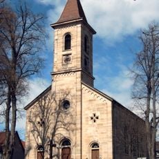 4 Linden, 1 Ulme bei der Kirche