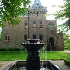 Kasteel Sypesteyn, fontein en tuinvazen