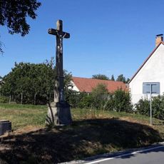 Kříž západně od Horního Skrýchova