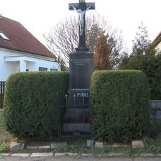 Boží muka v Dobřichovské ulici v Pečkách