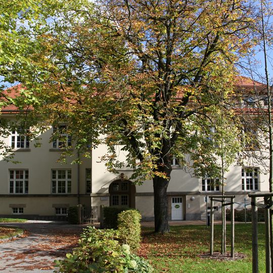 Building B6: Clinic building in the style of reform architecture Hufelandstraße 15