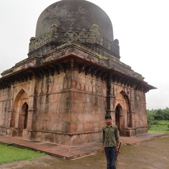 Daike Chhoti Behen Ka Mahal