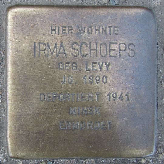 Stolperstein en memoria de Irma Schoeps