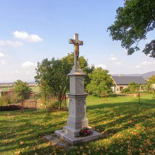 Kříž v Mladějovicích u cesty ke hřbitovu