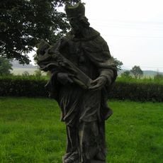 Socha svatého Jana Nepomuckého u kostela ve Velkém Valtinově