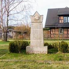 Kriegerdenkmal für die Gefallenen des 1. Weltkrieges Birkenplatz 13 (gegenüber)